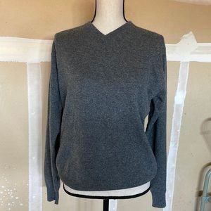 PATRICK CLARK 100% CASHMERE gray sweater size small.